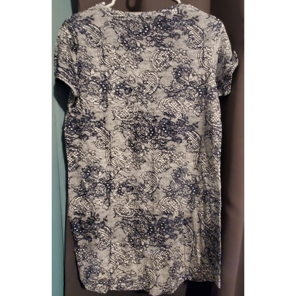 Patterned Top - Picture 2 of 3